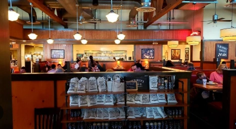 Does Jim ‘N Nick’s Have a Bar